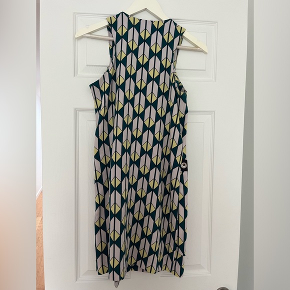 Stylish 70s Dress - Picture 2 of 3